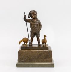 Скульптурная композиция "Ребенок с утками"