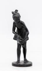 Скульптура «Девочка с лейкой»