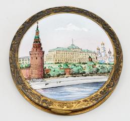 Пудреница с эмалевым изображением на крышке «Московский Кремль»