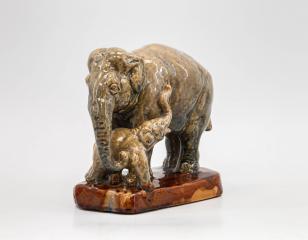 Скульптурная композиция "Слониха и слонёнок"