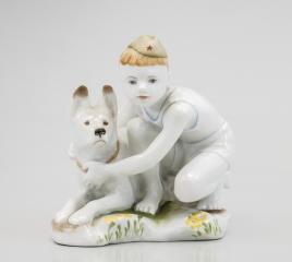 Скульптура «Юный пограничник» («Мальчик с собакой») из серии «Счастливое детство»