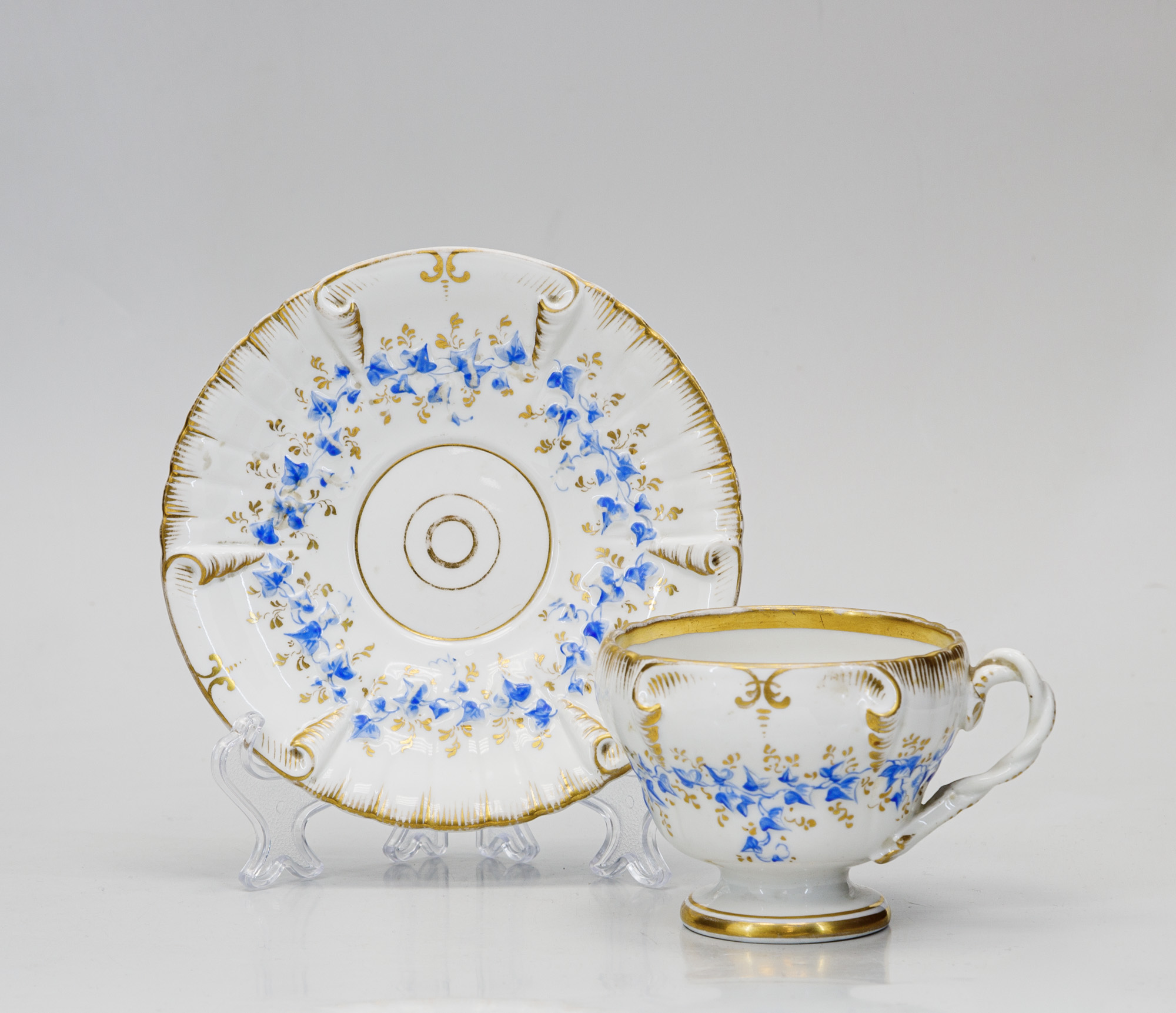 Чайная пара с рельефом и с изображением сине-золотых листочков