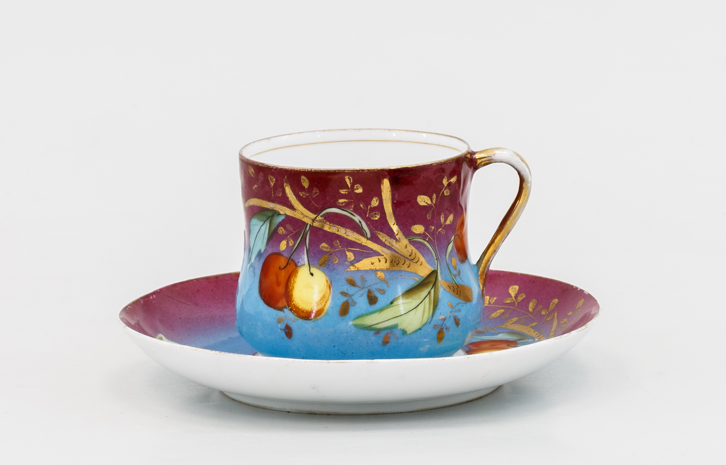 Чайная пара с росписью в малиново-синих тонах и с изображением ягод