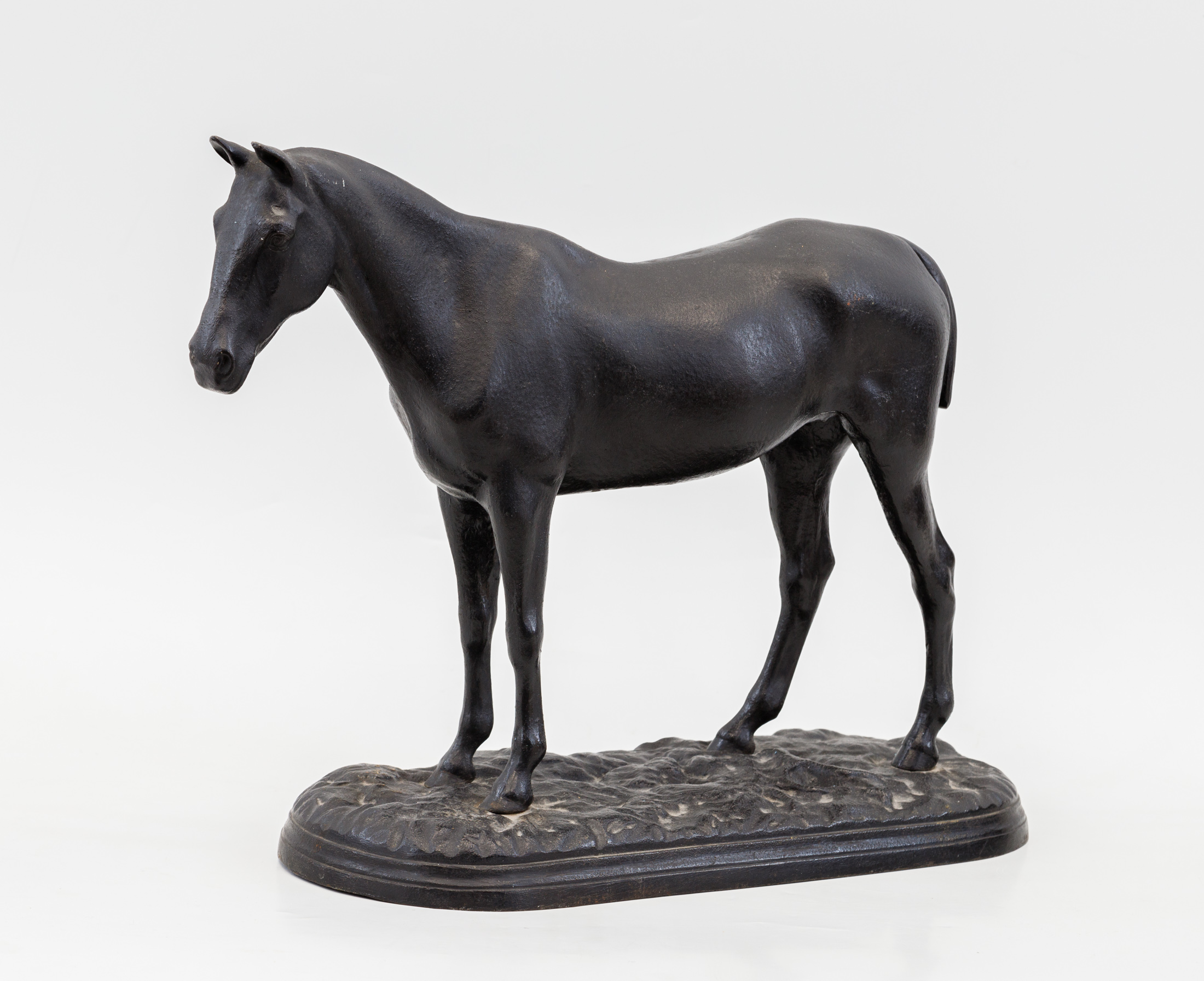 Скульптура «Заводская лошадь»
