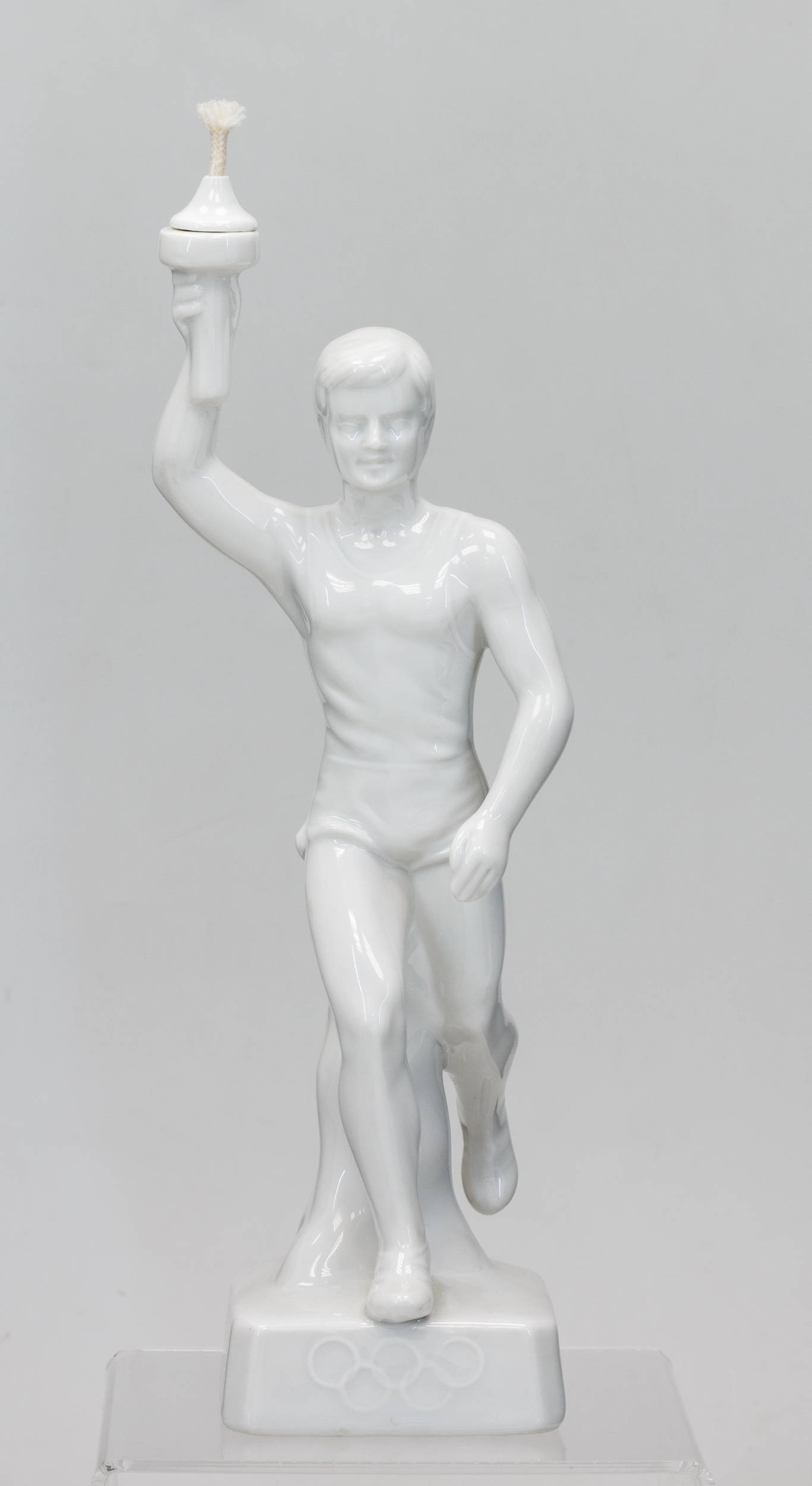 Скульптура «Факелоносец Олимпиады 1936 г.»