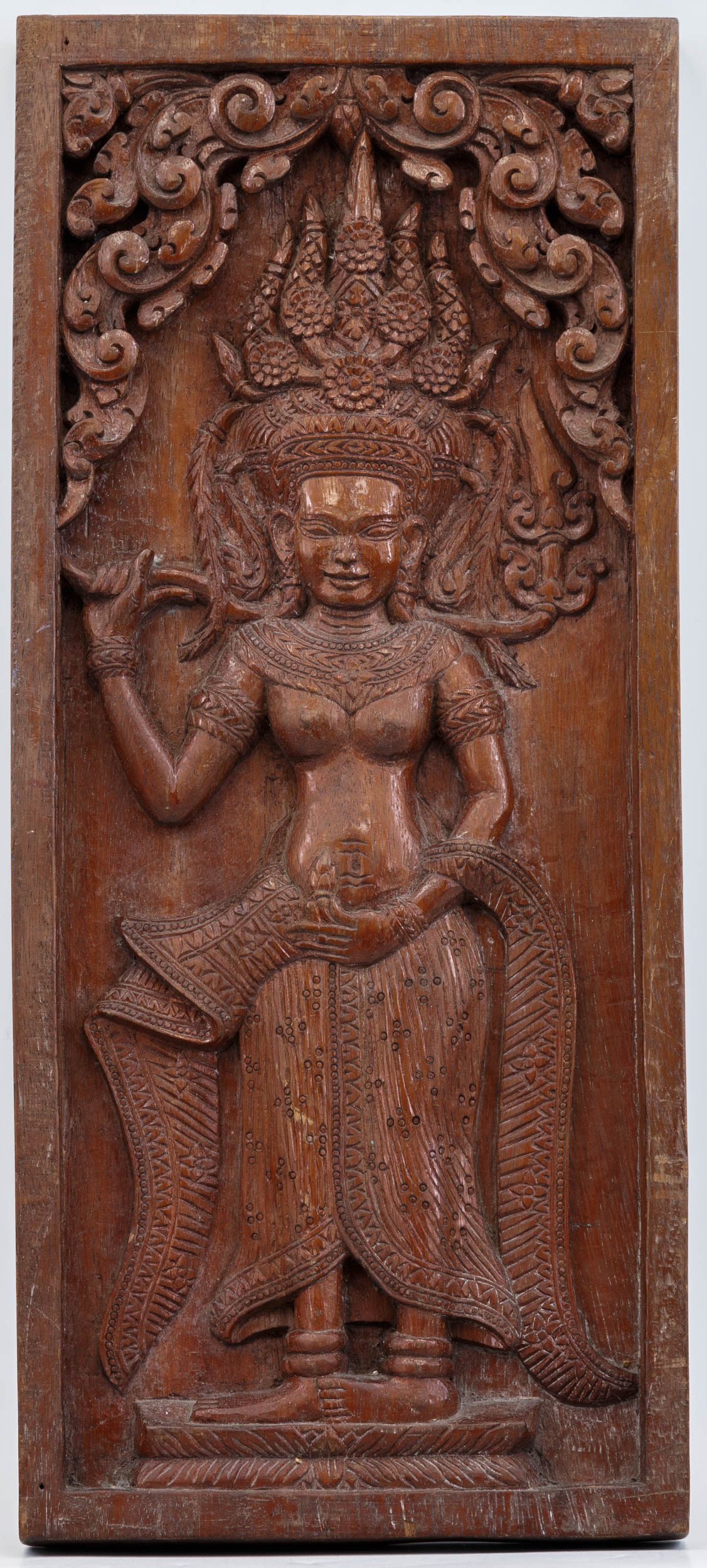 Панель из массива красного дерева с образом богини Апсары