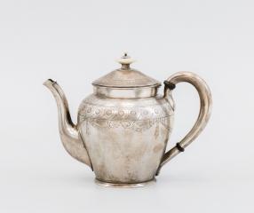 Чайник с  орнаментальным декором