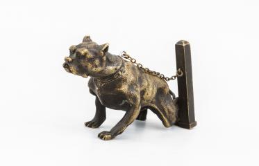 Скульптура-тайник "Собака на привязи"