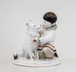 Скульптурная композиция «Мальчик-якут с собакой»