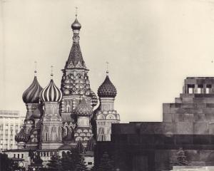 Фотография “Мавзолей и храм Василия Блаженного”