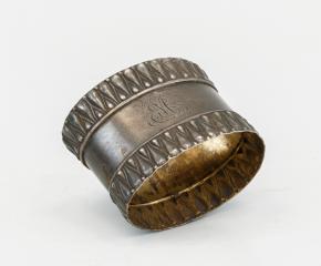 Кольцо салфеточное серебряное, с монограммой