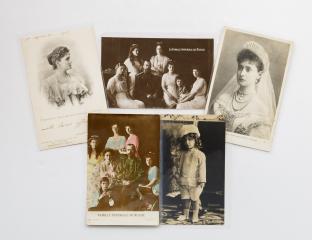Сет из двенадцати открыток с членами царской семьи.