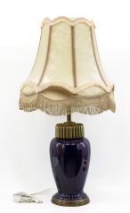Лампа с бежевым абажуром и фарфоровым кобальтовым основанием