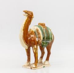Скульптура «Верблюд» (с зеленой попоной) авторская реплика скульптуры эпохи Тан.