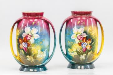Две парные вазы с цветами
