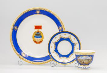 Чайная пара и декоративная тарелка "125 лет Малому театру"