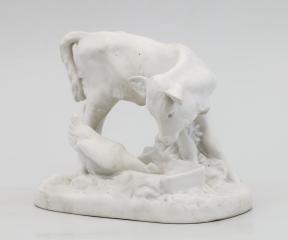 Скульптура "Теленок с курочкой"