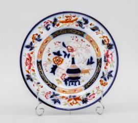 Тарелка в стиле шинуазри с изображением вазы с цветами