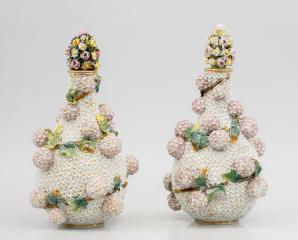Пара декоративных ваз с декором "буль-де-неж"
