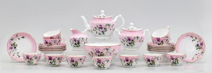 Сервиз чайный с изображением цветов и розовым крытьем (26 предметов)