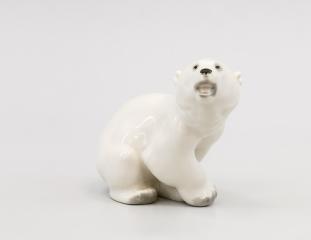 Скульптура "Белый медвежонок"