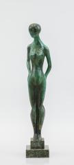 Скульптура "Стоящая женщина"