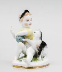 Скульптура «Мальчик с кошкой»