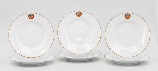 6 тарелок для горячего из Кремлевского сервиза с декором первого образца создания сервиза