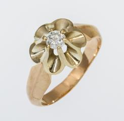 Кольцо с бриллиантом «Цветок»