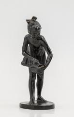 Скульптура «Девочка с лейкой».
