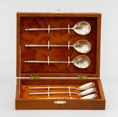 Шесть чайных серебряных ложек с витыми ручками