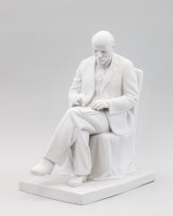 Скульптура "Ленин в кресле"