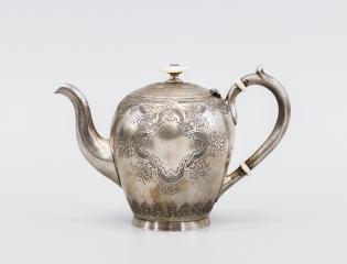 Чайник с  декором в русском стиле