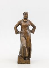Скульптура «Советская девушка в платье»
