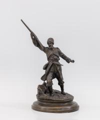 Скульптура «Казак с поднятым ружьем»