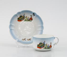 Чайная пара с изображением сцен из китайской жизни