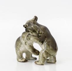 Скульптура «Борющиеся медвежата»