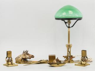 Гарнитур «Лошади»: лампа настольная, чернильница на подставке, спичечница, визитница, пресс-папье, нож для бумаги