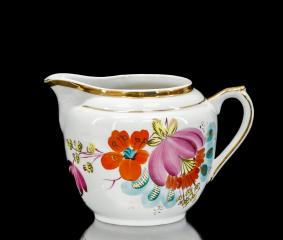 Молочник с цветочной росписью