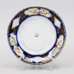 Тарелка десертная с кобальтовым крытьем и изображением цветов в резервах