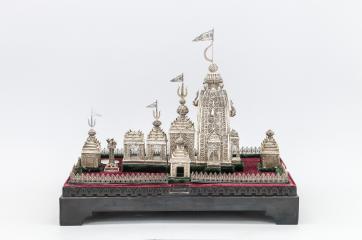 Модель индуистского храма ( подарок молодежной делегации Республики Индия из штата Орисса)