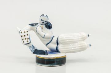 Скульптура «Вратарь» создана в качестве сувенирной продукции к чемпионату мира по хоккею с шайбой, проходившем в Москве