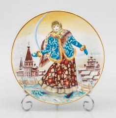 Тарелка коллекционная «Девушка со снежком» из серии «Русский костюм. Времена года»