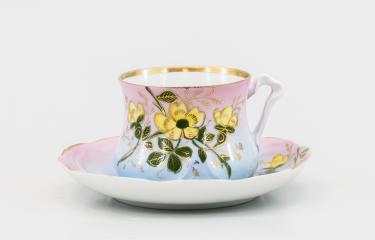 Чайная пара с изображением желтых цветов