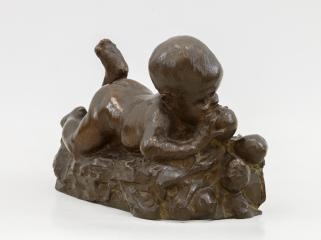 Скульптура «Мальчик ест яблоки»