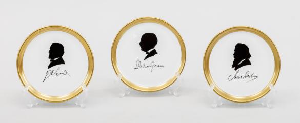 Три декоративные тарелки с силуэтными изображениями композиторов И. Брамса, Д. Верди и Р. Штрауса.