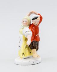Скульптура "Пляшущие мальчик и девочка"