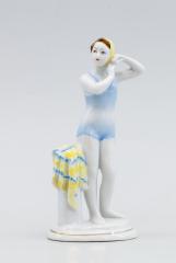 Скульптура "Юная купальщица"