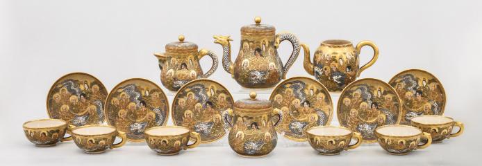 Сервиз чайный «Восемь Бессмертных», состоящий из чайника, заварочного чайника, молочника, сахарницы, шести чашек и шести блюдец