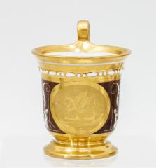 Чашка в стиле ампир с изображением грифона